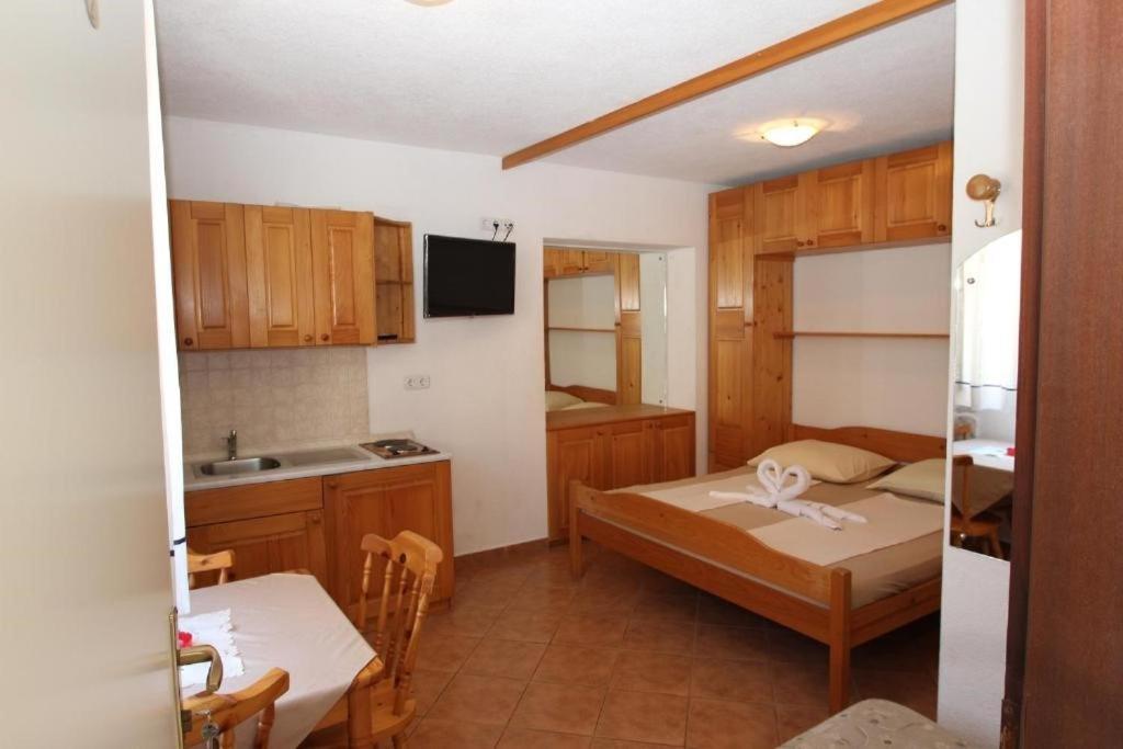 Lovely Studio Apartments Mali Raj Vrsar Exterior photo